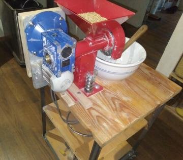 grainmill with sewing motor and additional pully belt reduction for milling corn